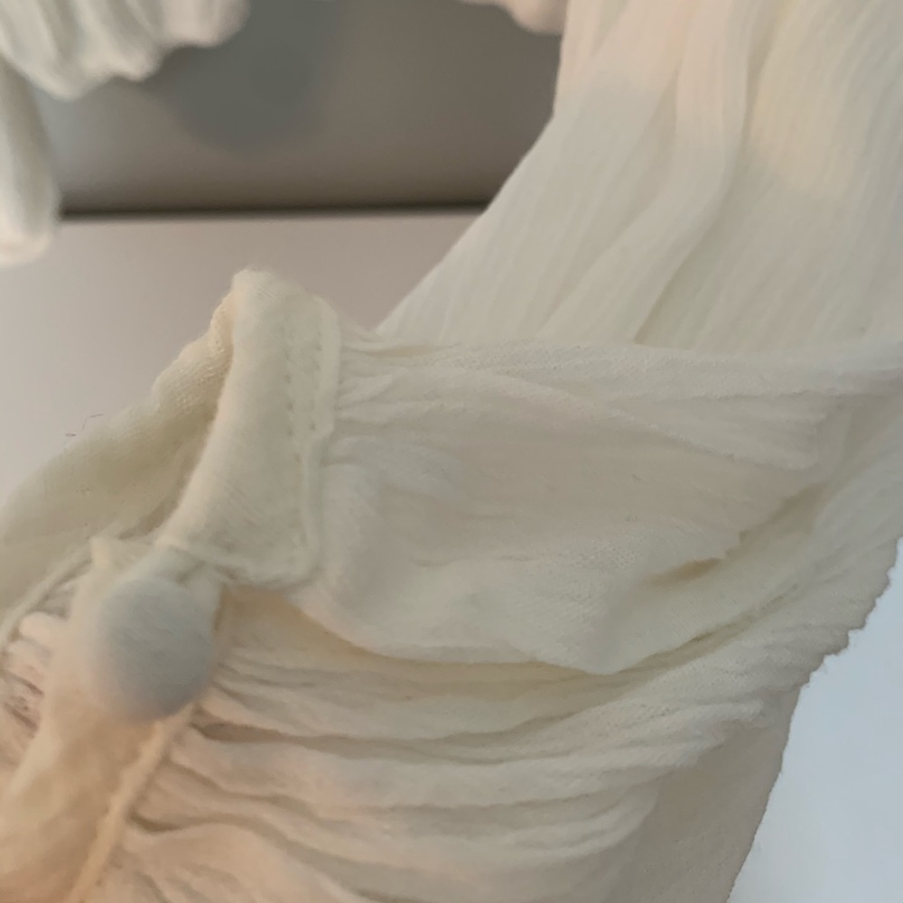white blouse - Picture 6 of 6